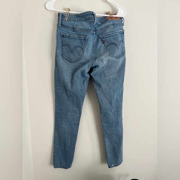 Levi’s light wash skinny jeans - Picture 2 of 9